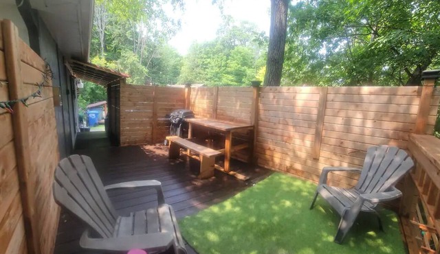 The Chelsea Bachelor Suite-A Couples Getaway