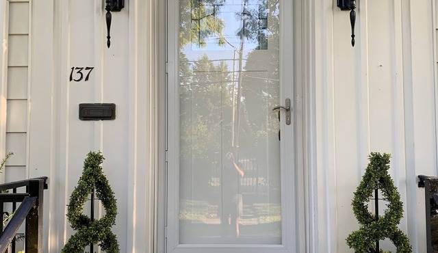 The Chelsea of Medina - Walk to historic square, dining, shopping and more.