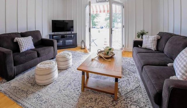 The Chesapeake: 3BR Boutique Suite Sleeps 10 | Pool, Hot Tub, Free Golf, Lake Mac Views