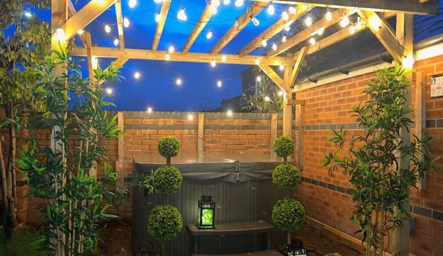 The Cheshire Gathering - Hot Tub 8 Bedroom