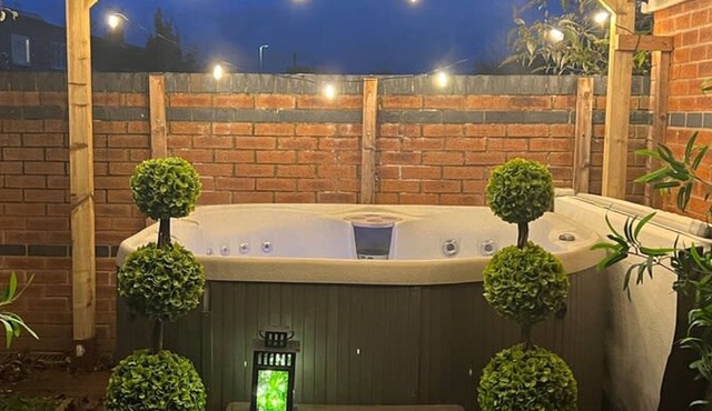 The Cheshire Gathering - Hot Tub 8 Bedroom