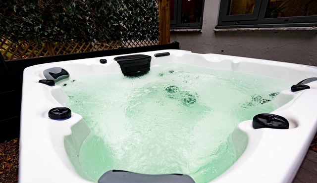 The Cheshire Gathering - Hot Tub 8 Bedrooms