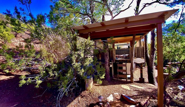 The Chi-Treehouse.Very Civilized Glamping at Sunny Mellow Eco Villa!