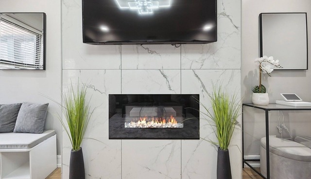 The Chic Urban Oasis Near the Lake!