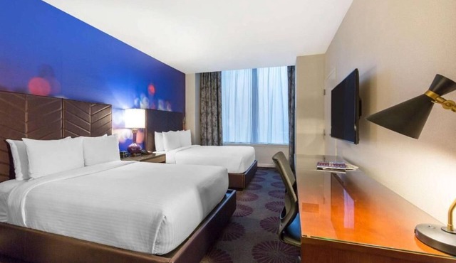 The Chicago Hotel Collection, Mag Mile, Deluxe Double Queen - Premium Option