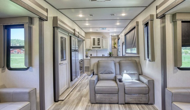 The Chickadee: King Bed · Great Location · Near Trails · Amazing View