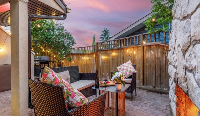 The Chimney (Studio w/Gigantic Outdoor Fireplace)