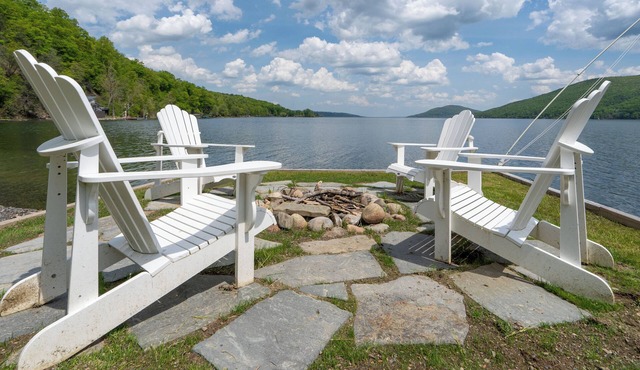 The Chosen Spot: Secluded, Views, Wineries, Hot tub, Skiing, Pet friendly!