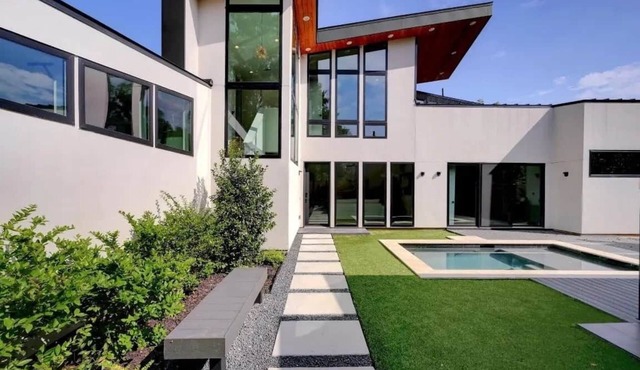 The Chote House - Designer Retreat + Pool + Casita