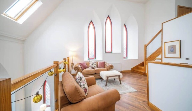 The Church Front - 2 bed luxury apartment in Montrose