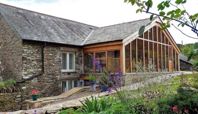 THE CIDER BARN AT HOME FARM, pet friendly in Down Thomas