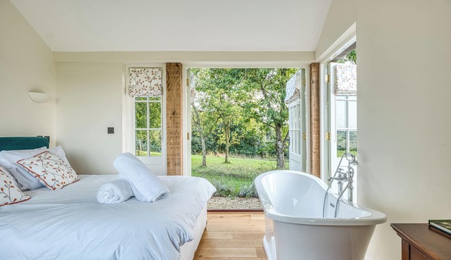 The Cider Barn - Gorgeous 2BD Near Bath