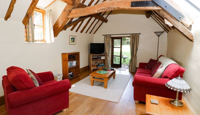 THE CIDER LOFT, pet friendly in Whitchurch, Herefordshire