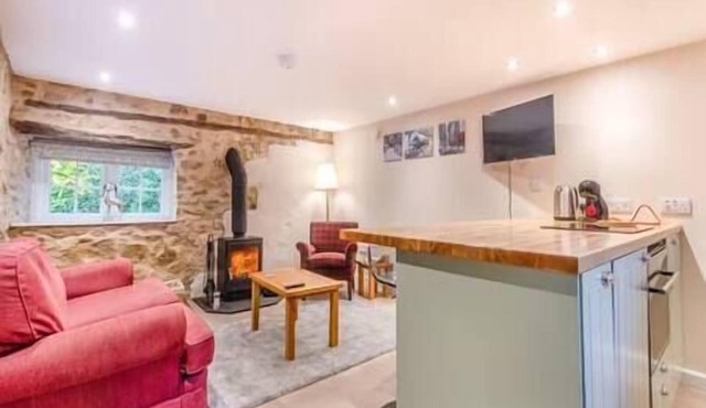 The Cider Press, countryside romantic cottage with hot tub