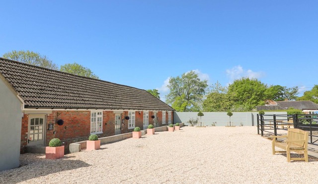 THE CIDER PRESS, MOTCOMBE, SHAFTESBURY, pet friendly in Motcombe