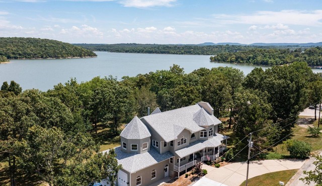 The Cimarron Lake House on Table Rock Lake!