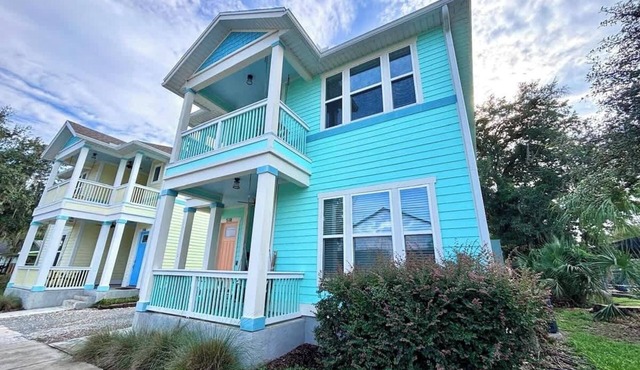 The Citrus Suite | Upscale Near UF/Downtown