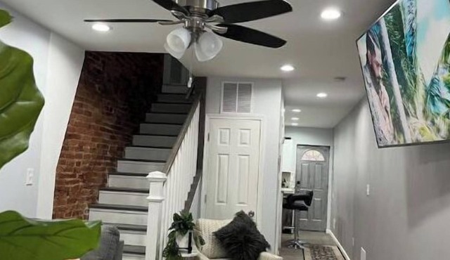 The City’s Hidden Gem, 7 minutes from the Inner Harbor!!