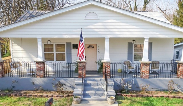 The Classic City Cottage-1 Mile from Downtown Athens!