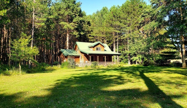 The Classic Cottage - Only one mile from the dunes!