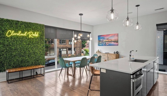 The Cleveland ROCKS! Townhome in Tremont