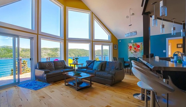 The Cliff House-Luxury Chalet with Hottub