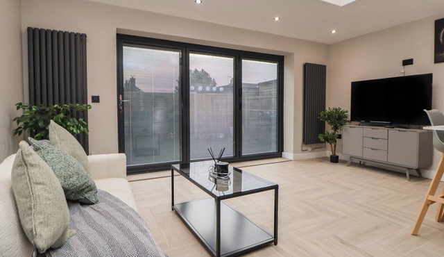 THE CLOUD HOUSE @ UPTON BY CHESTER&NBSP; in Upton-By-Chester