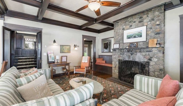 The Clover House, Charming Craftsman home