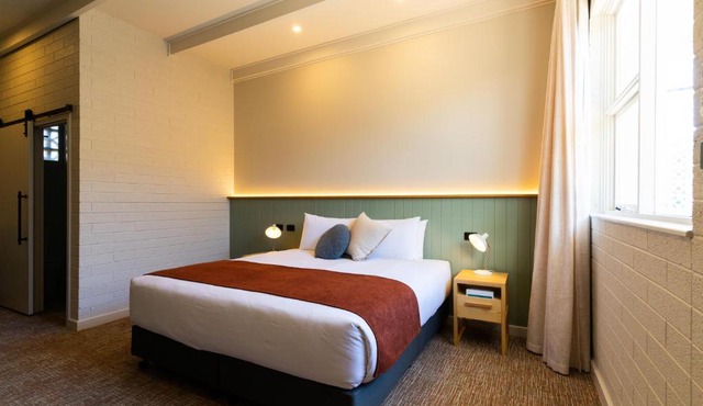 The Clovercrest Hotel Motel