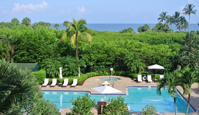 The Club 103, beach condo with balcony and ocean view, private gated community