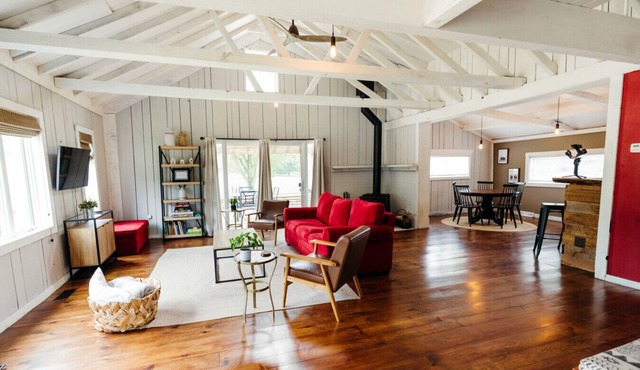 The Clubhouse · Horse Farm with a lake view : The Clubhouse