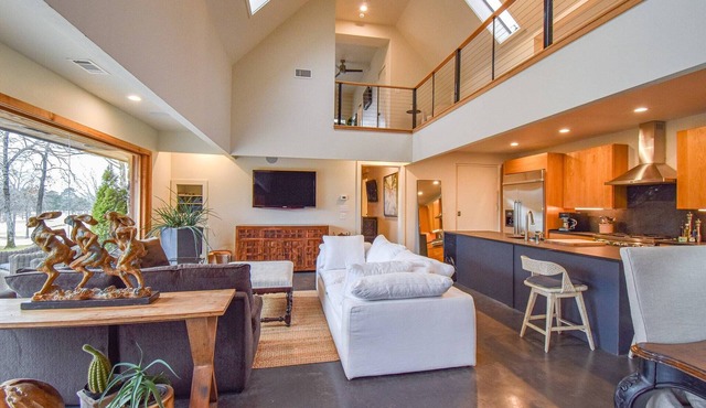 The Clubhouse - On Golf Course - Serene Retreat