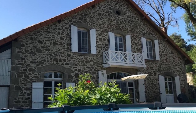 The Coachhouse at Lesterie avec piscine et jardins privés