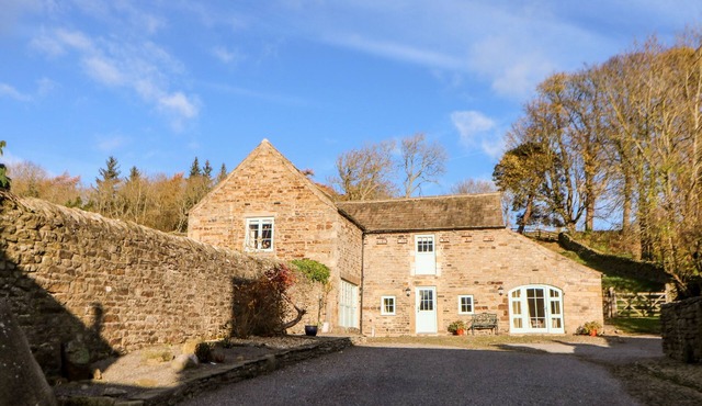 THE COACH HOUSE, pet friendly in Frosterley