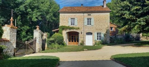 The Coach House-3 Bed-2 Bath-Garden-PetsOK-FreeP