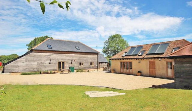 The Coach House - 5 Star Traditional Barn Conversion In English Countryside