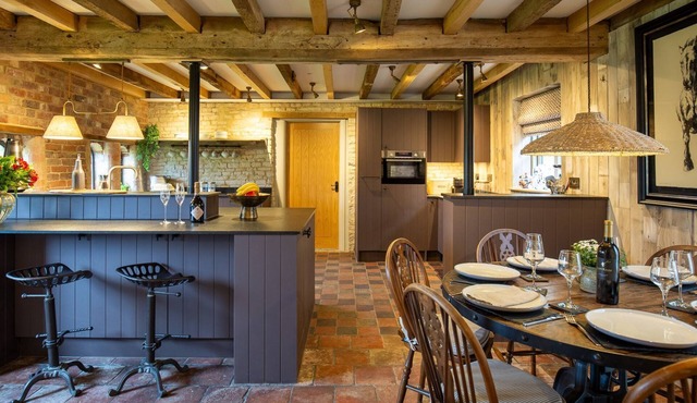 The Coach House at Holy Well - sleeps 6 guests in 3 bedrooms