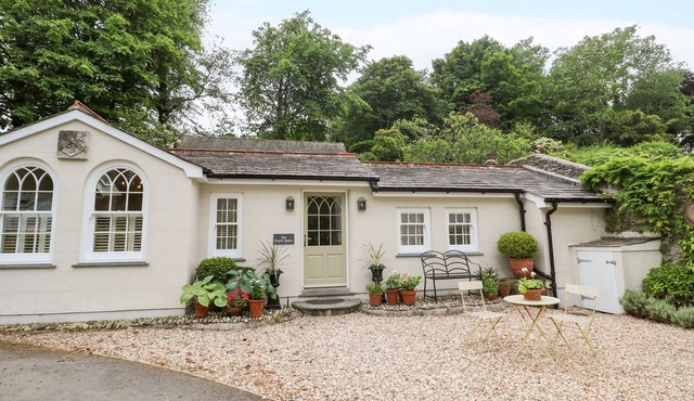 THE COACH HOUSE AT PENDOWER HOUSE, pet friendly in Fowey