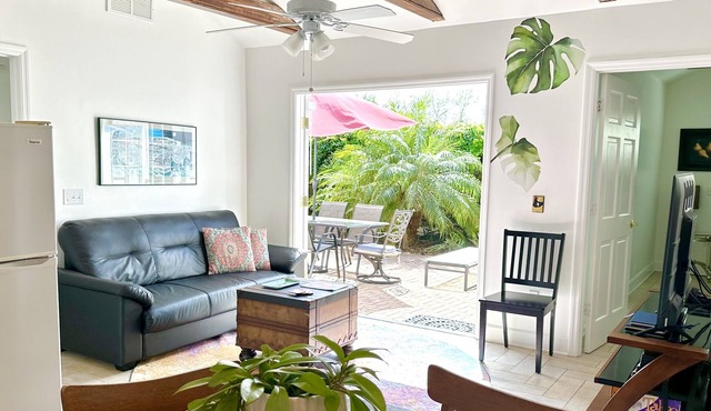 The Coach House- Entire Home - 2 bedroom/3 bath Orlando getaway!