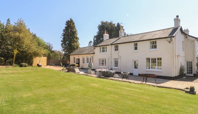 THE COACH HOUSE, family friendly, with a garden in Abergavenny