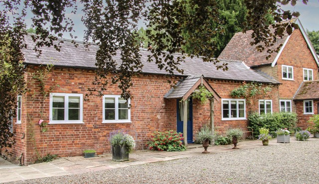 THE COACH HOUSE, family friendly, character holiday cottage in Ludlow