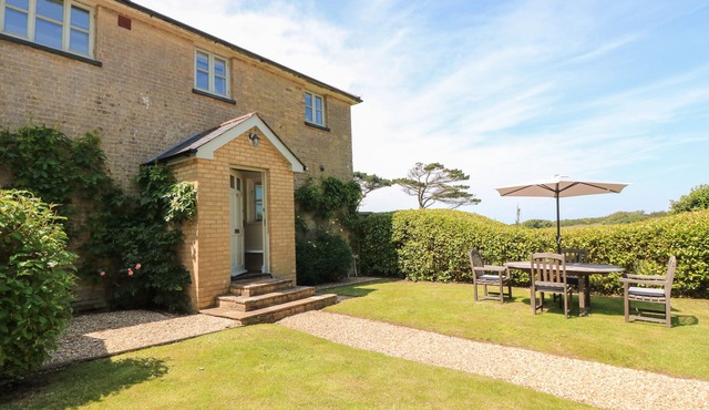 THE COACH HOUSE, family friendly, luxury holiday cottage in Chale