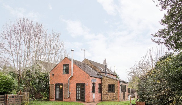 THE COACH HOUSE, pet friendly in Far Forest, Worcestershire