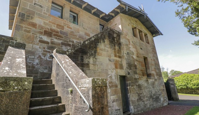 THE COACH HOUSE - HOLMWOOD, pet friendly in Glasgow