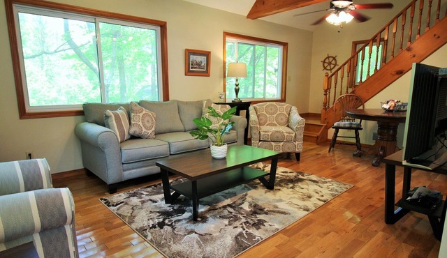 The Coach House - Nature at its best. Private Beach Access, Creek, Sleeps 4