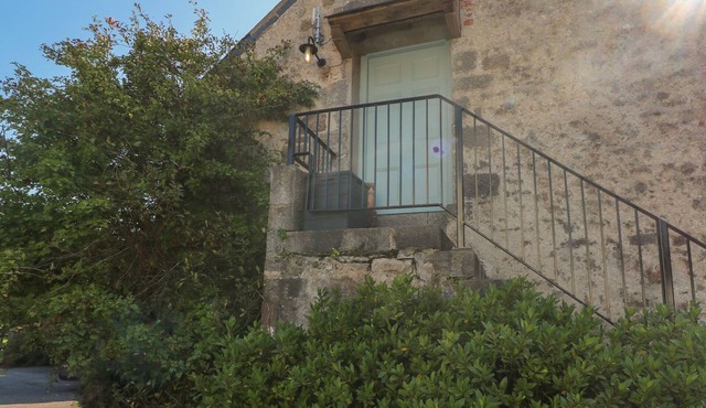 THE COACH HOUSE, pet friendly, with a garden in Pembroke