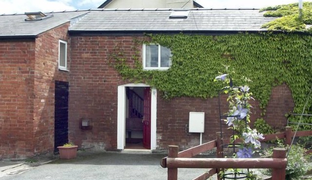 THE COACH HOUSE, pet friendly, with a garden in Canon Pyon