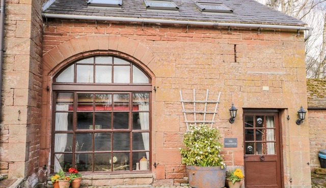 THE COACH HOUSE, pet friendly, with a garden in Kirkoswald