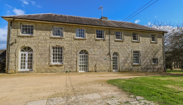 THE COACH HOUSE, pet friendly in Wroxall