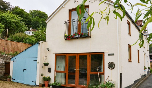 THE COACH HOUSE, THE GROVE, pet friendly in Combe Martin